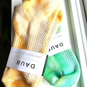 Hand-Dyed Grip Socks - Orange & Green